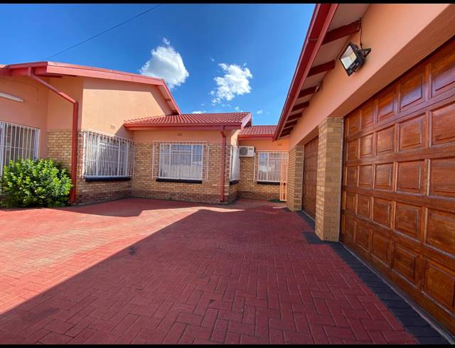4 BEDROOM HOUSE FOR SALE IN LENNOXTON